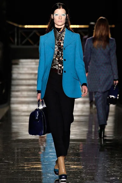 Look 12